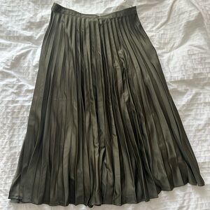 Elegant Olive Green Pleated Skirt